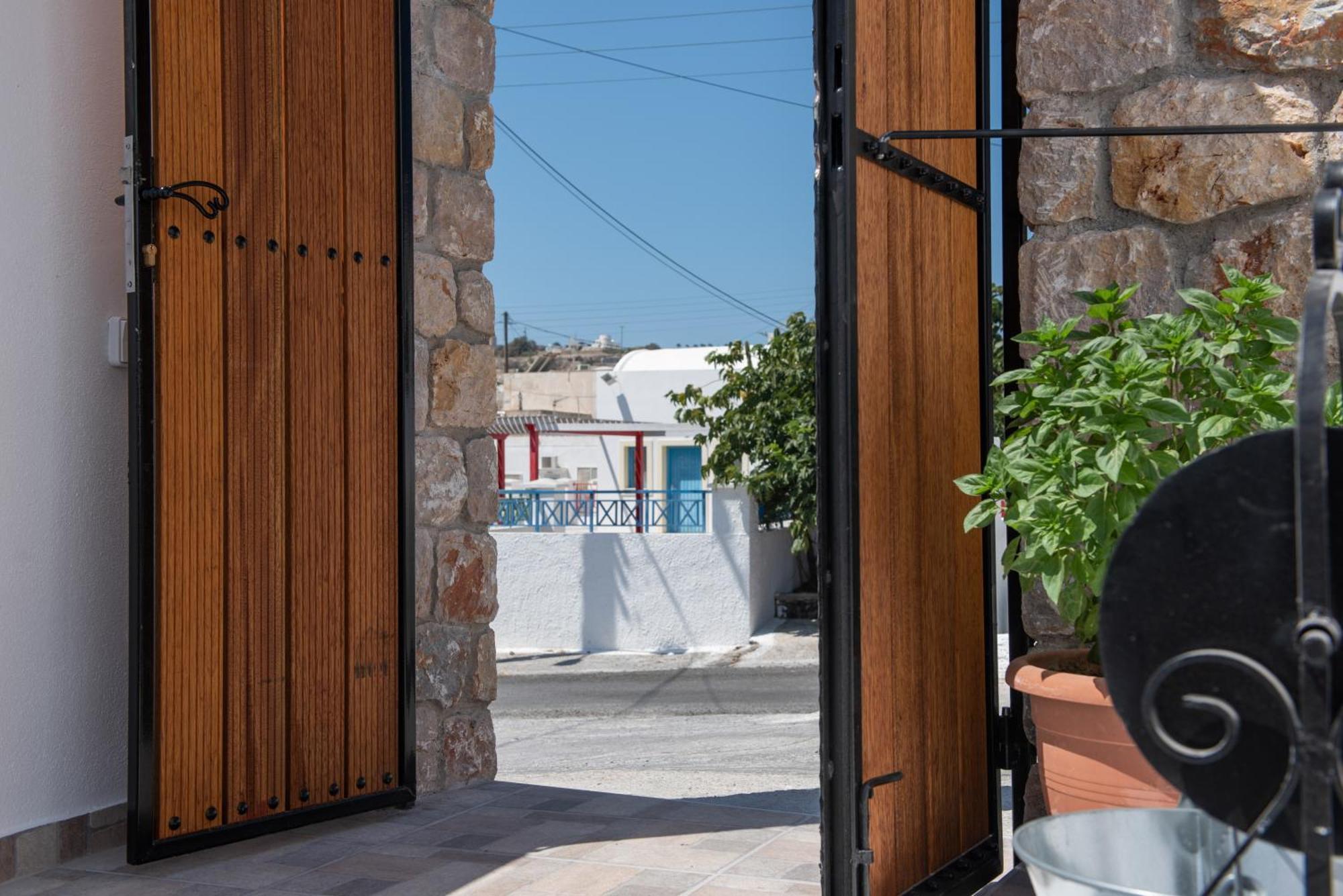 Argyro And Diogenis Apartment Emporio  ภายนอก รูปภาพ
